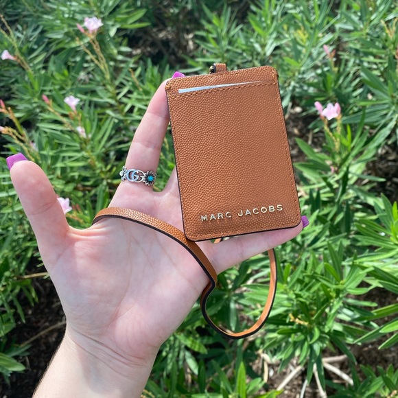 Marc Jacobs Brown Smoked Almond Saffiano Leather ID Wallet Lanyard NWT - Picture 1 of 15